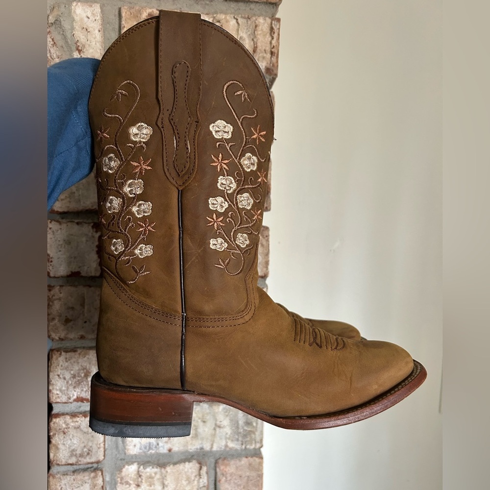 Floral Embroidered Western Brown Boots - Picture 3 of 6